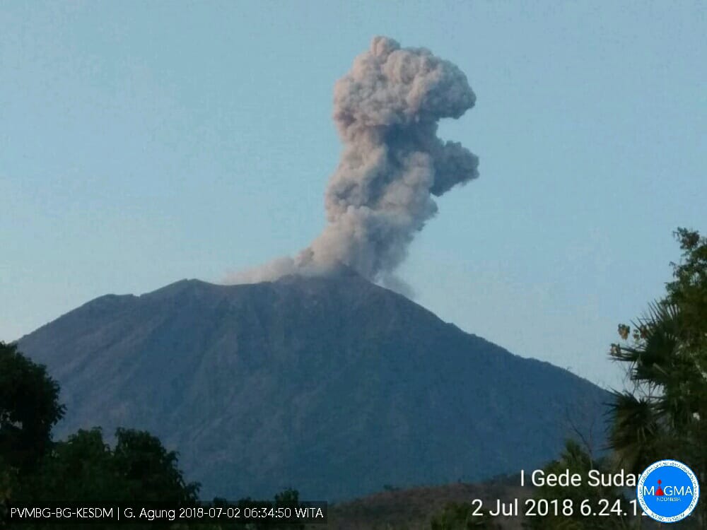 Mount Agung's eruption continues; Bali airport operations 'normal'