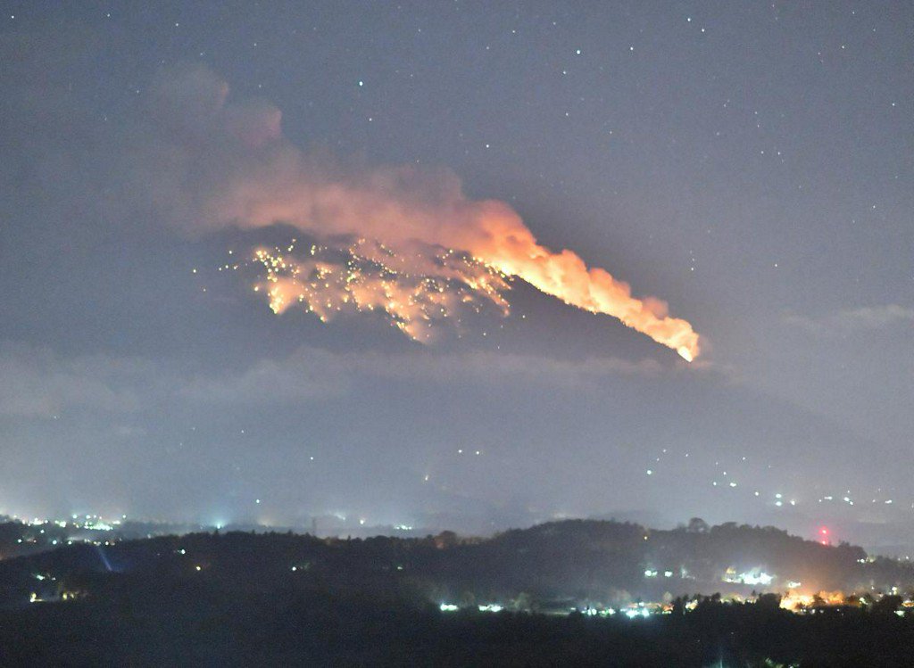 Volcano on Indonesian island of Bali hurls out ash and lava    