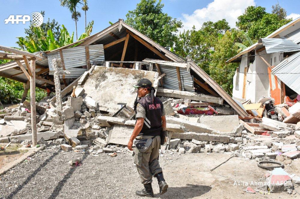 Indonesia mounts a rescue operation to reach more than 500 hikers and guides stranded by landslides on an active volcano on Lombok, a day after a powerful earthquake struck the area