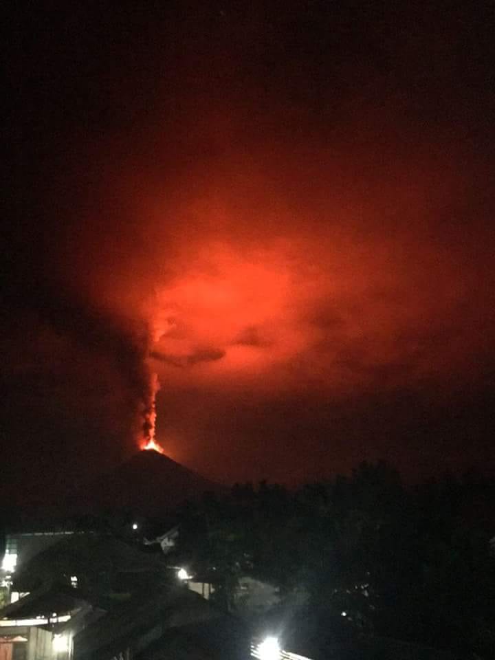 Soputan volcano continues to erupt with incandescent lava and volcanic ash. Currently on Alert level 3. The community is forbidden to move within a 4 km radius and in a sectoral expansion area to the W-SW direction 6.5 km from the summit.   