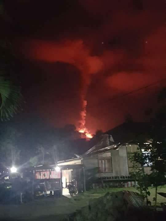 Soputan volcano continues to erupt with incandescent lava and volcanic ash. Currently on Alert level 3. The community is forbidden to move within a 4 km radius and in a sectoral expansion area to the W-SW direction 6.5 km from the summit.   