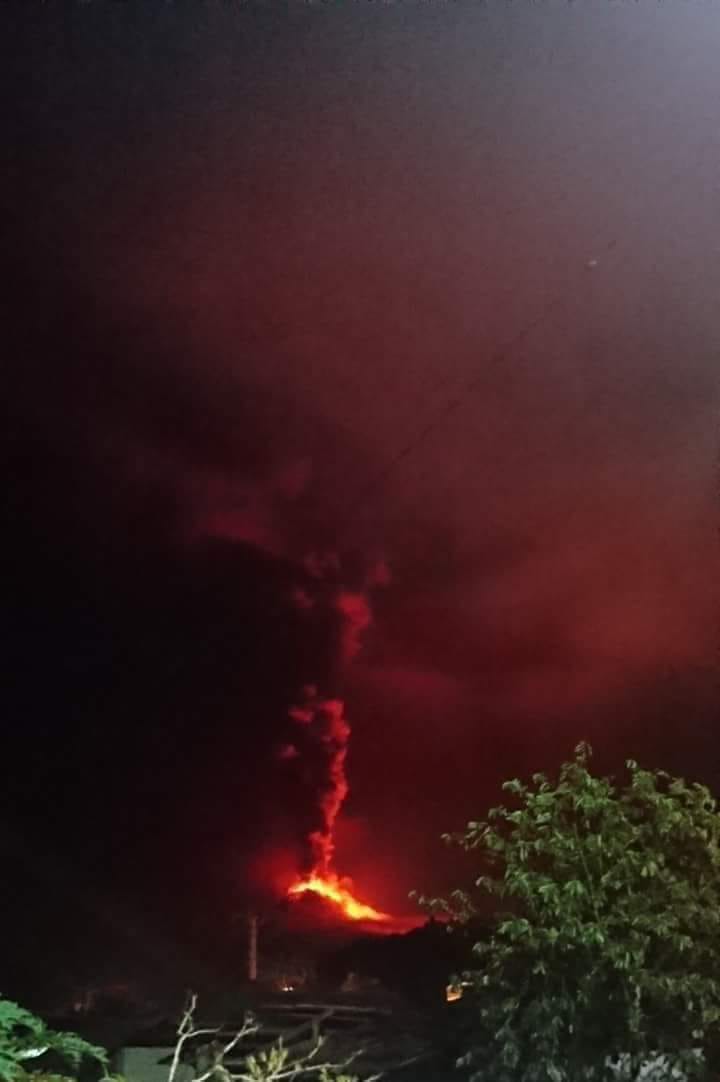 Soputan volcano continues to erupt with incandescent lava and volcanic ash. Currently on Alert level 3. The community is forbidden to move within a 4 km radius and in a sectoral expansion area to the W-SW direction 6.5 km from the summit.   