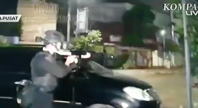 Video showing that Indonesian police fired weapons