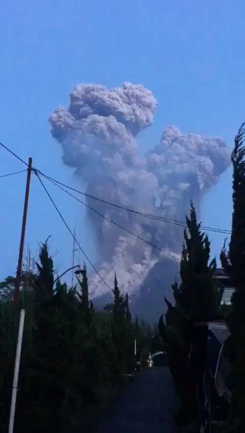 Video footage of the eruption that occurred at Merapi earlier today 3rd March. Lot of volcanic lightning can be seen in the ash-rich plume